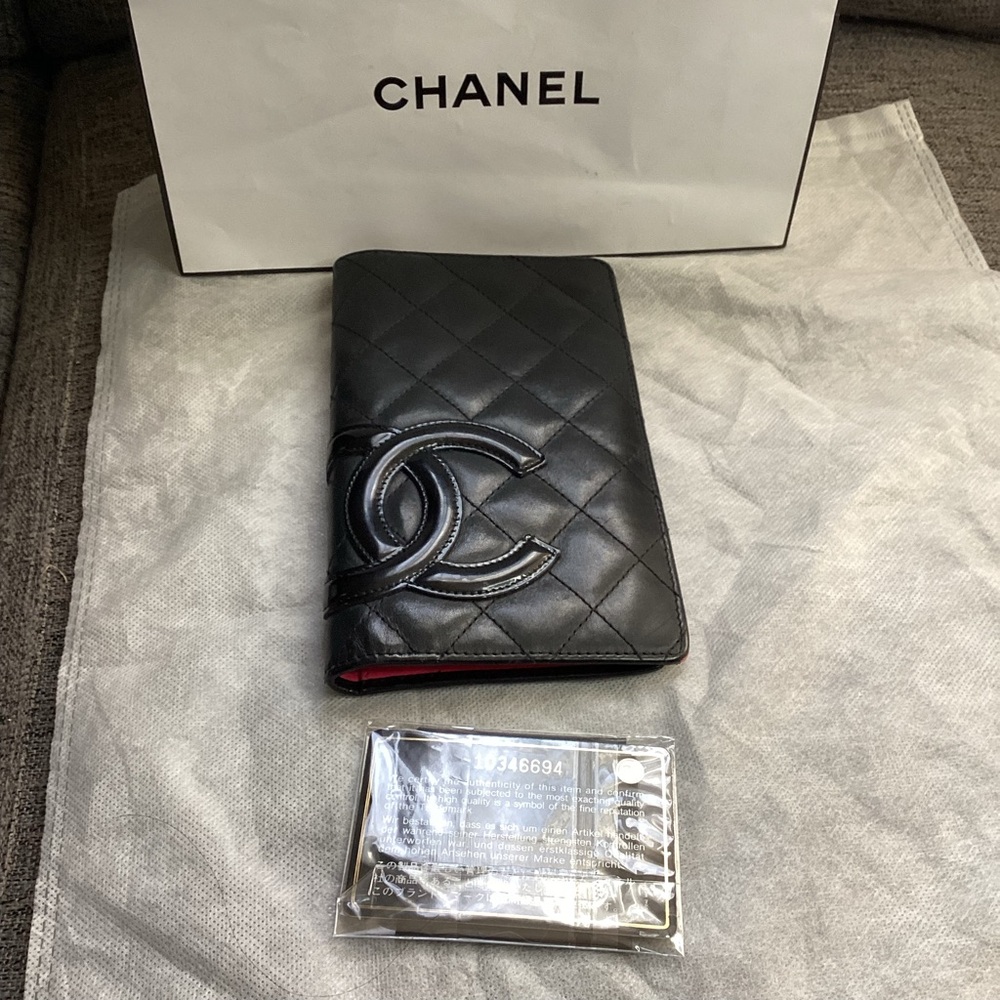CHANEL
Black Ligne Cambon Wallet